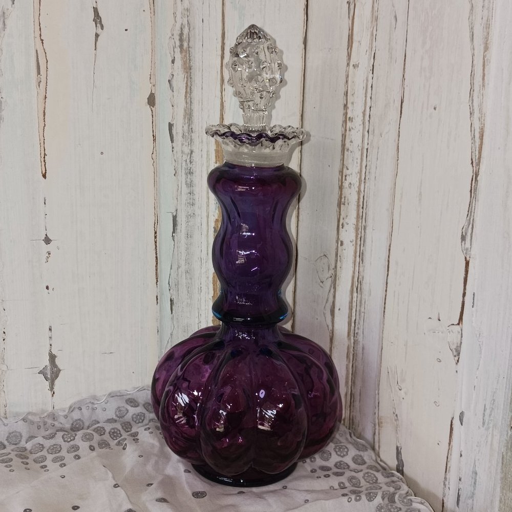 RARE 9" Vintage ca. 1942 Fenton Mulberry Glass Melon Shaped Decanter w/ Stopper - Picture 3 of 5